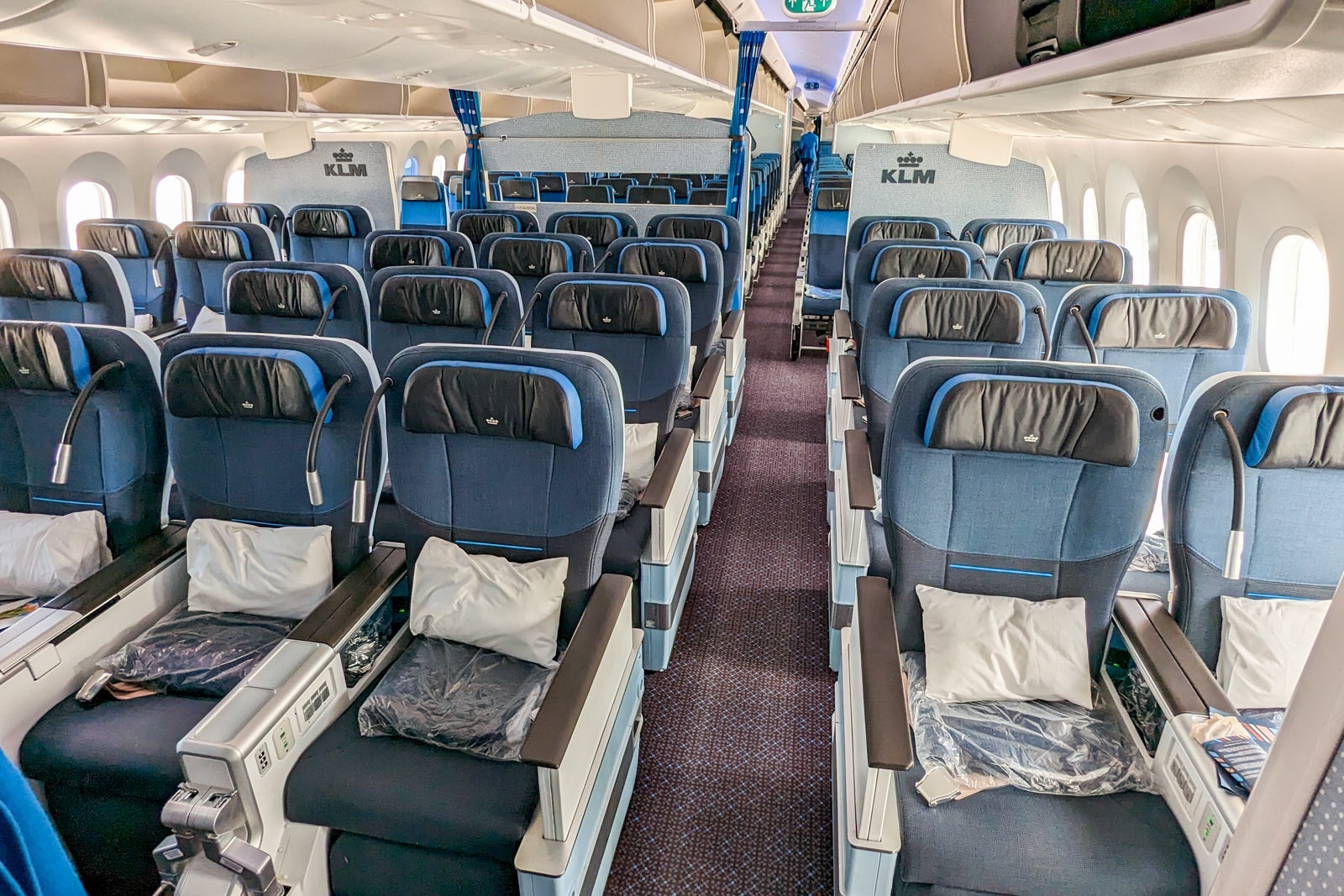 KLm premium economy cabin