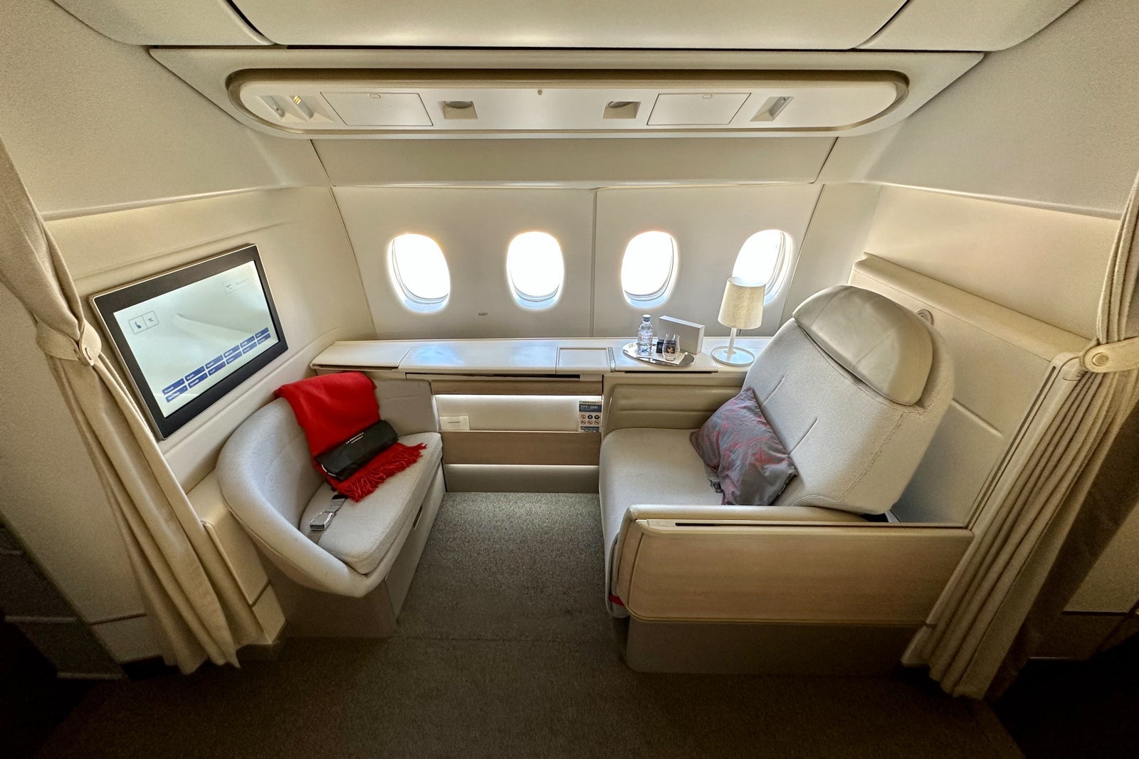 Review: Air France La Premiere first class on the Boeing 777-300ER