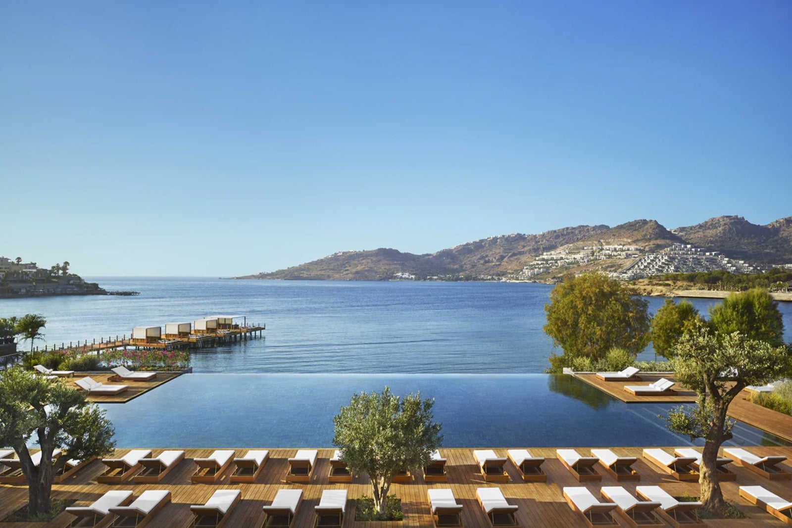 Here’s your guide to the Amex Platinum and Business Platinum prepaid hotel credit