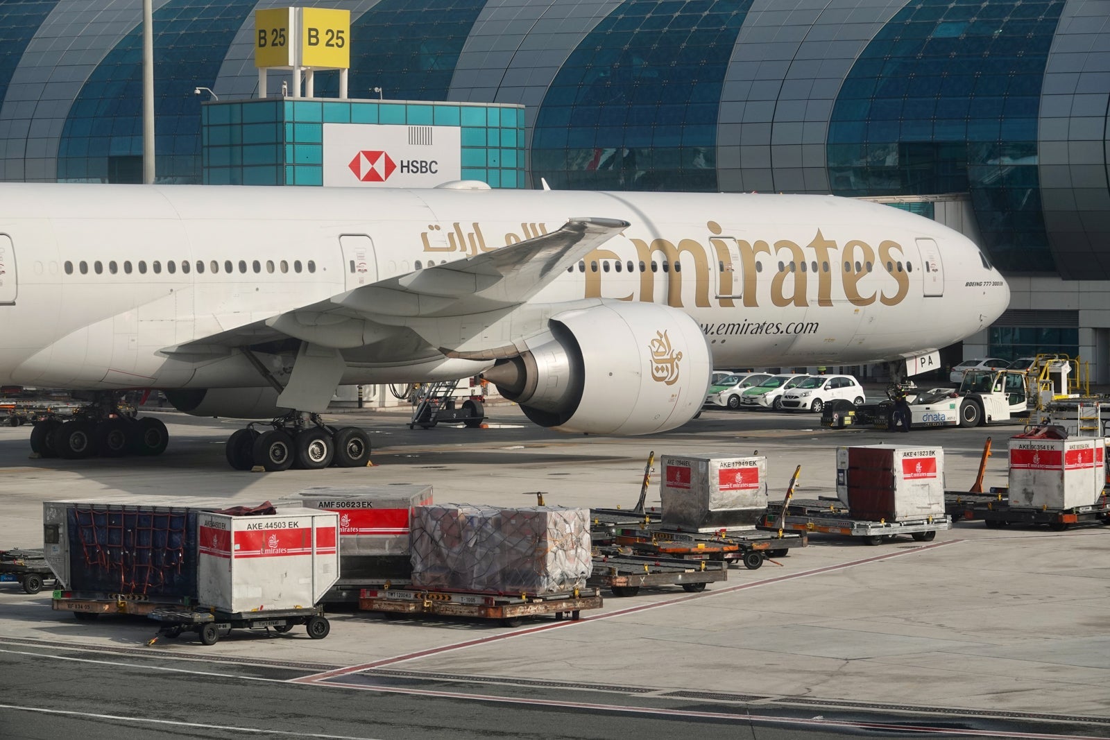 (レア品) Emirates Boeing 777-300ER 値下げ出来ます Emirates Debuts Refurbished Boeing 777 with New Business