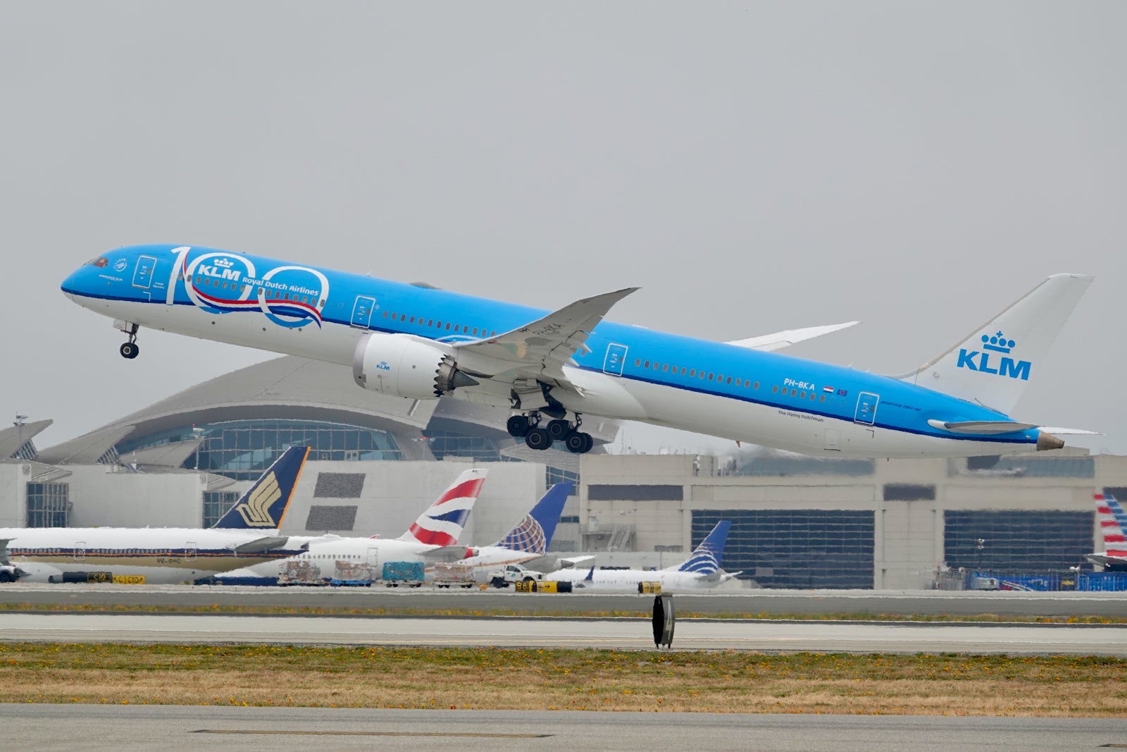 KLM 787 aircraft taking off