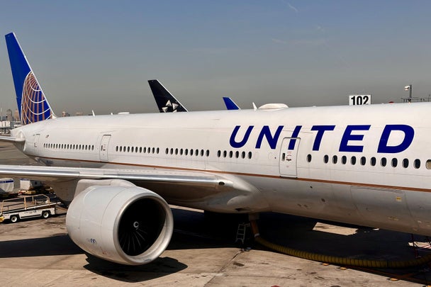 United Boeing 777-200 Newark Airport EWR
