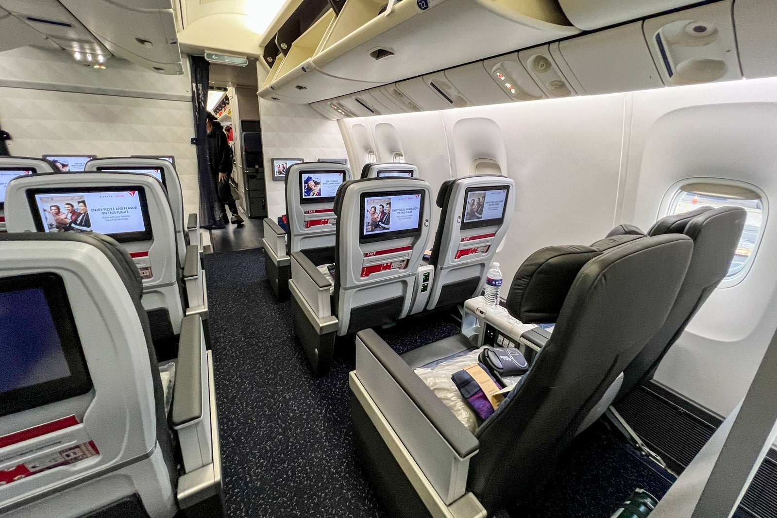 Delta cabin