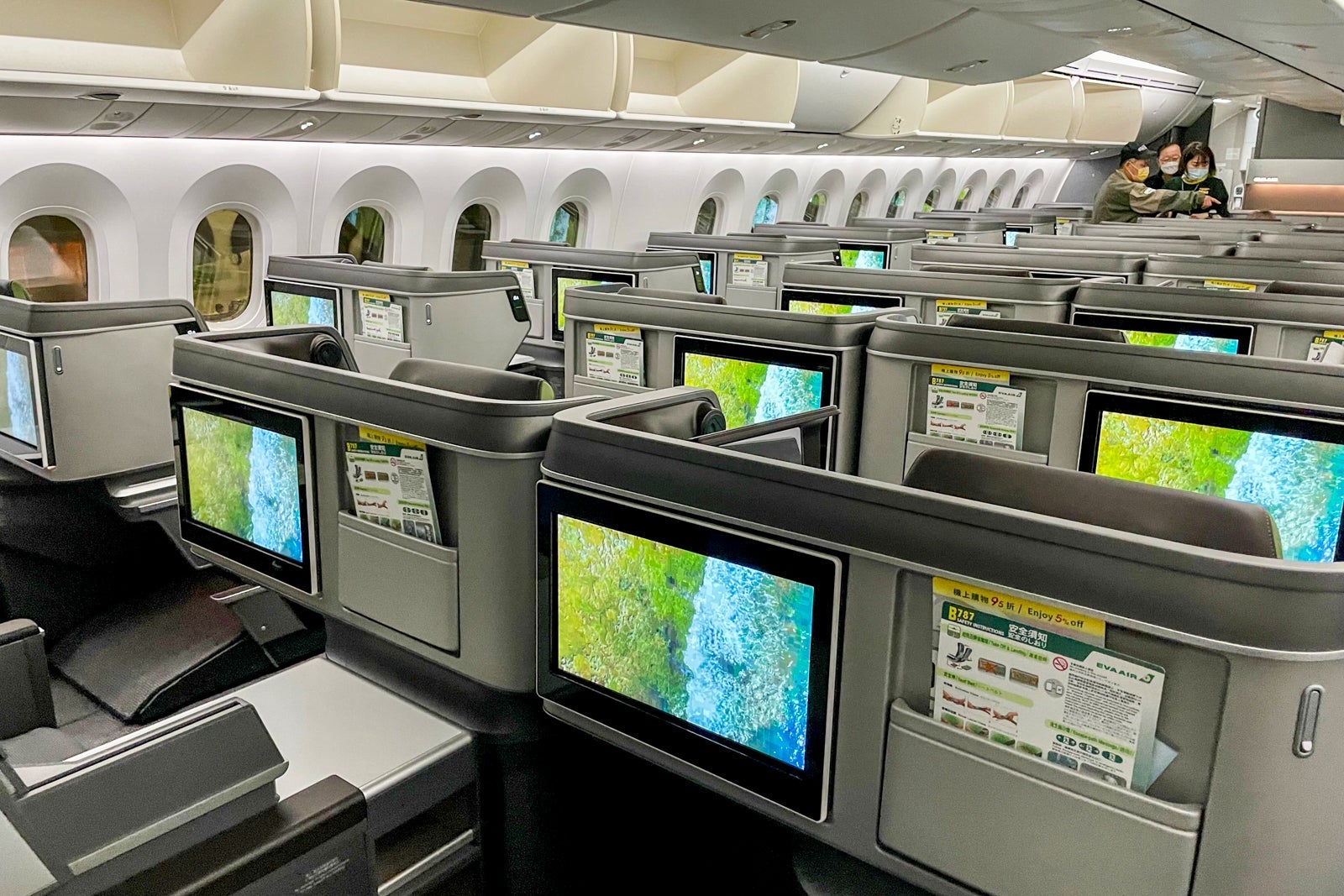 Is EVA Air business class worth it on the Boeing 787-10? - The
