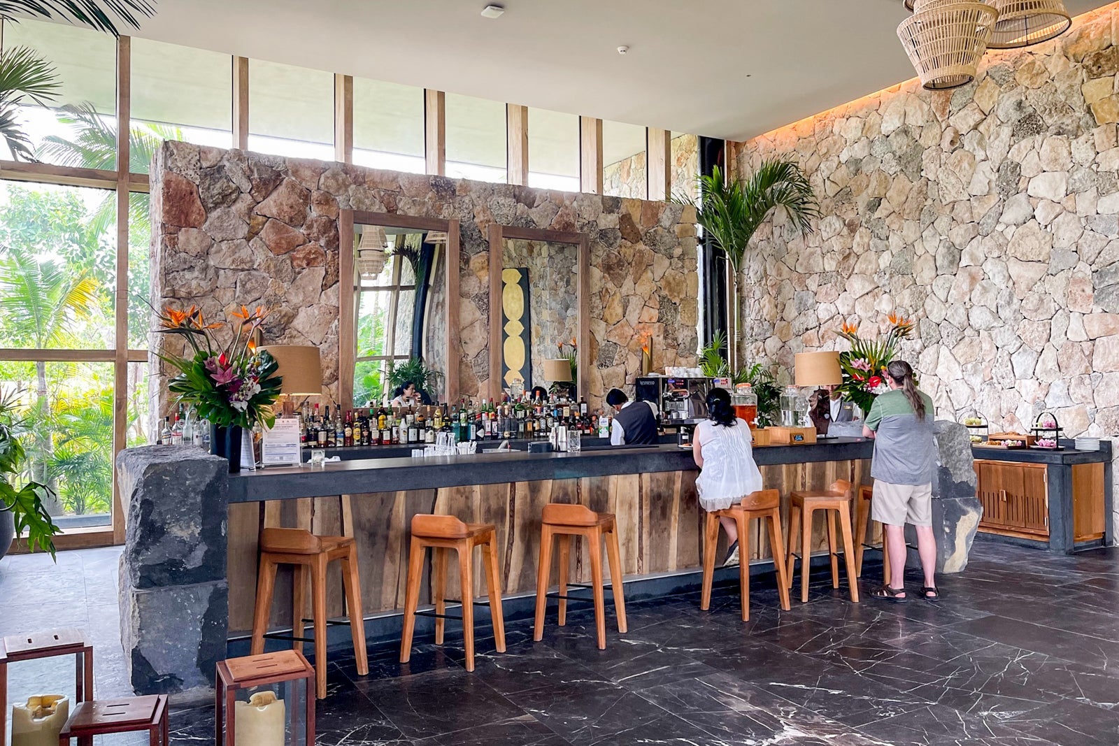 Secrets Impression Moxche lounge bar