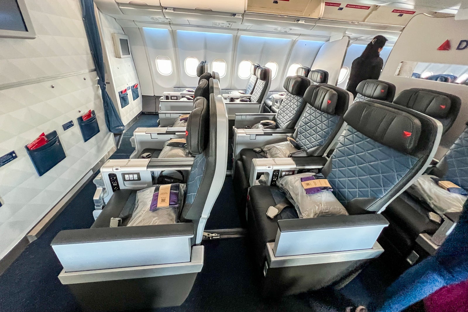 Delta cabin