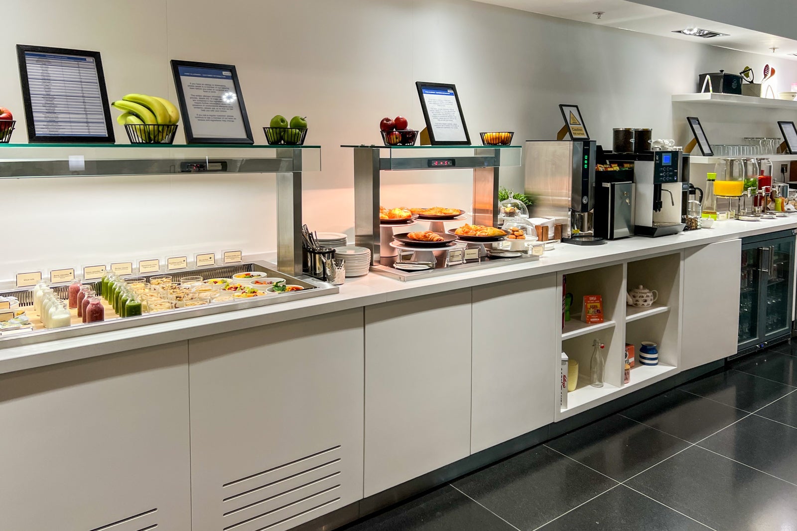 United Airlines Arrivals Lounge