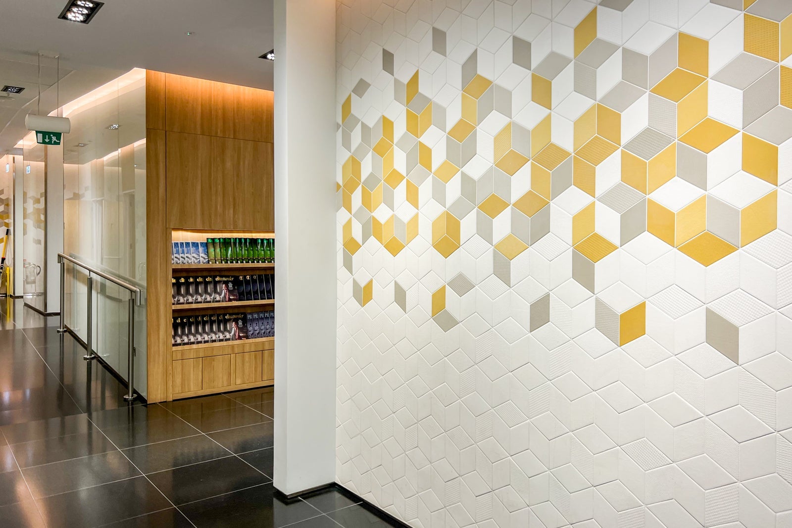 United Airlines Arrivals Lounge