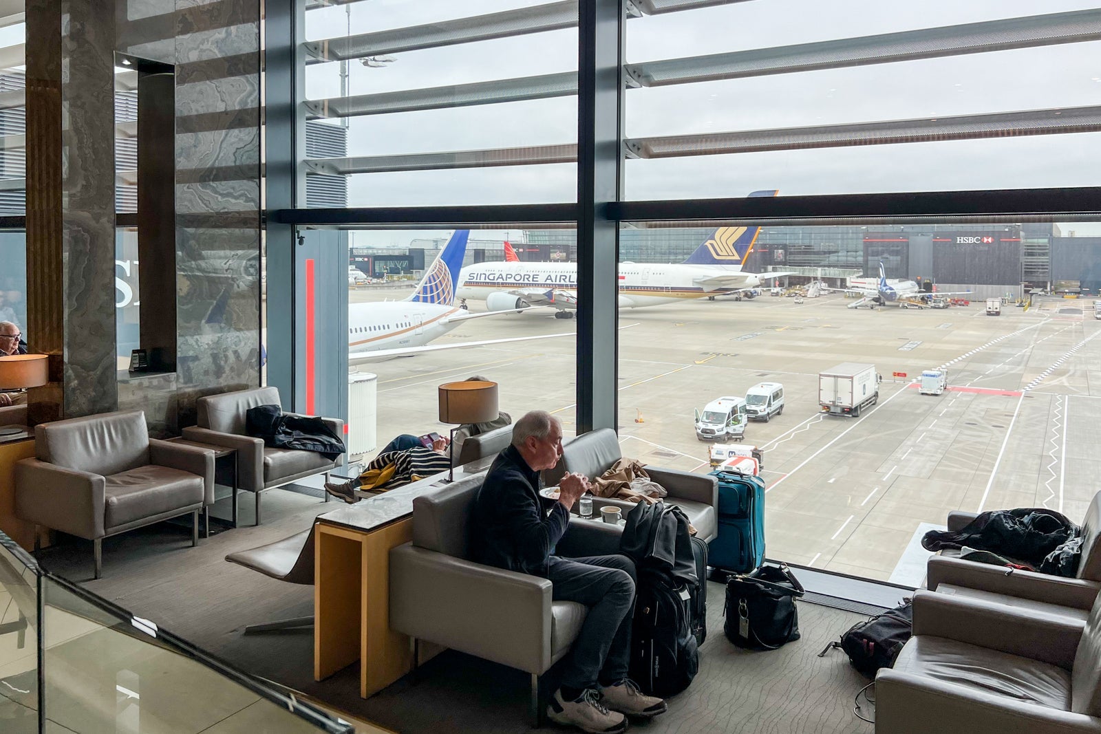 Air Canada Maple Leaf Lounge