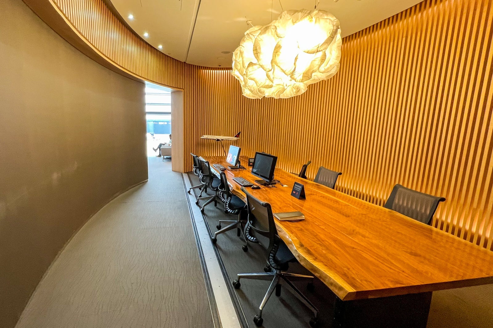 Air Canada Maple Leaf Lounge