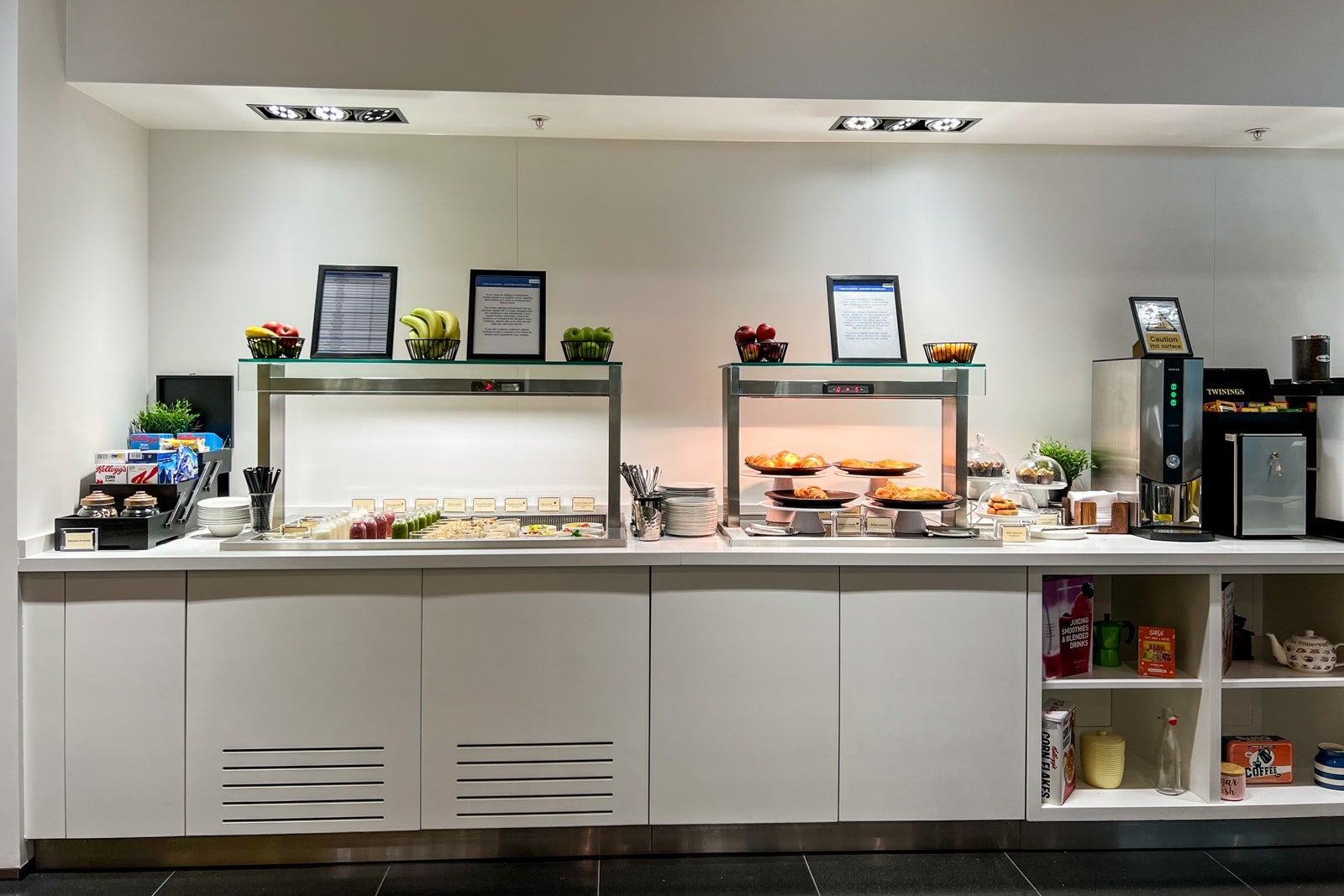 United Airlines Arrivals Lounge