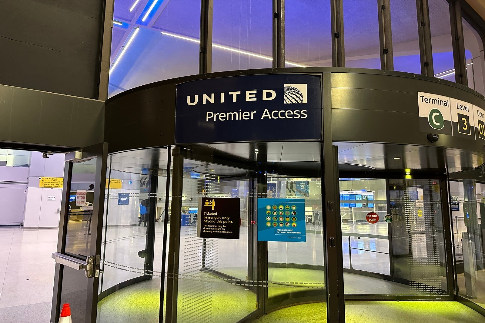 United Premier Access sign in airport