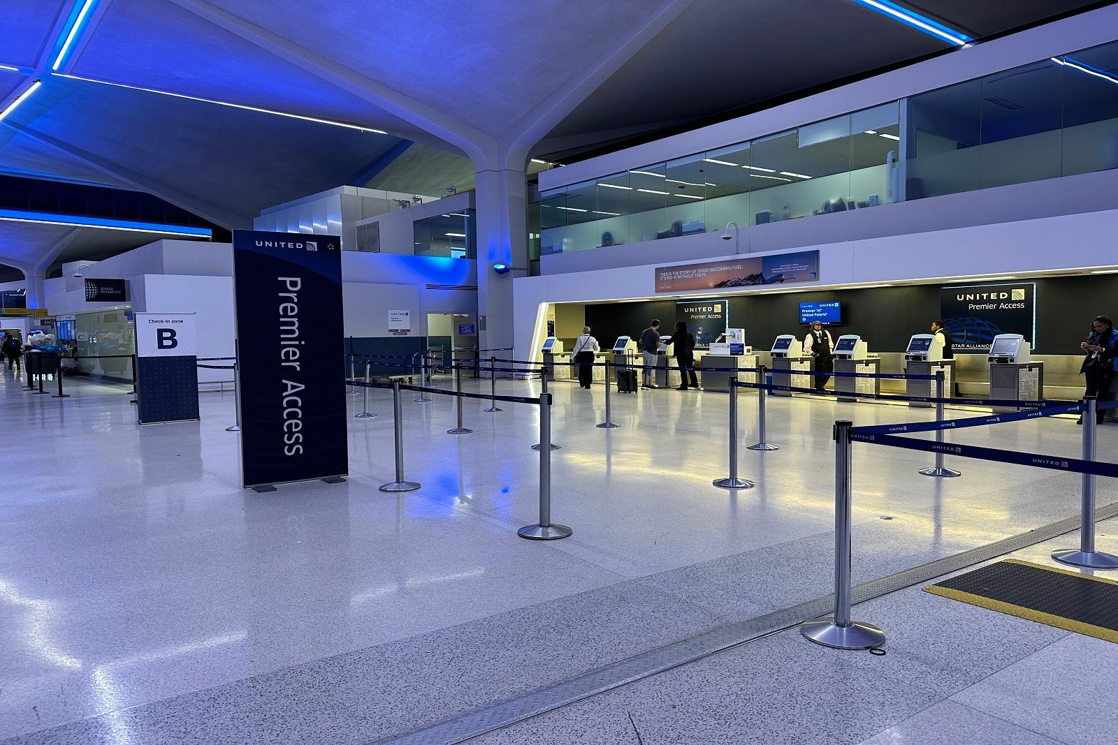 United Premier priority check-in lanes