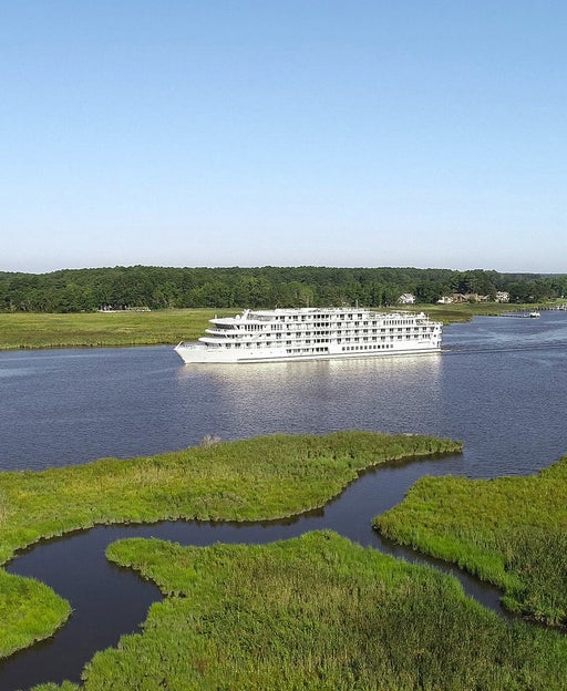 American Cruise Line riverboat on the Mississippi River