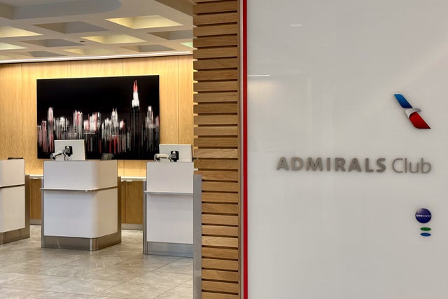 American Airlines Admirals Club Chicago O'Hare