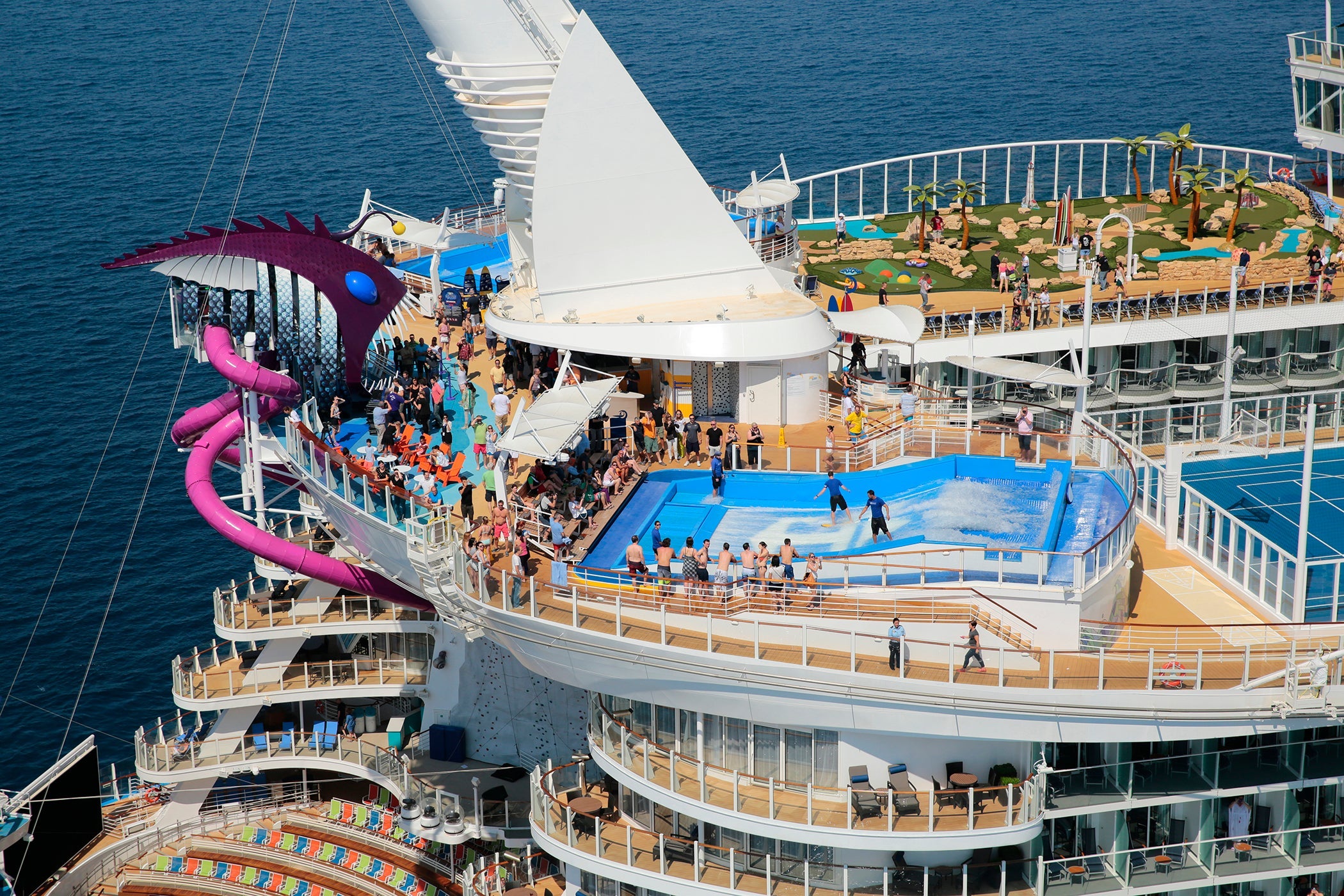 A surfing pool on Harmony of the Seas