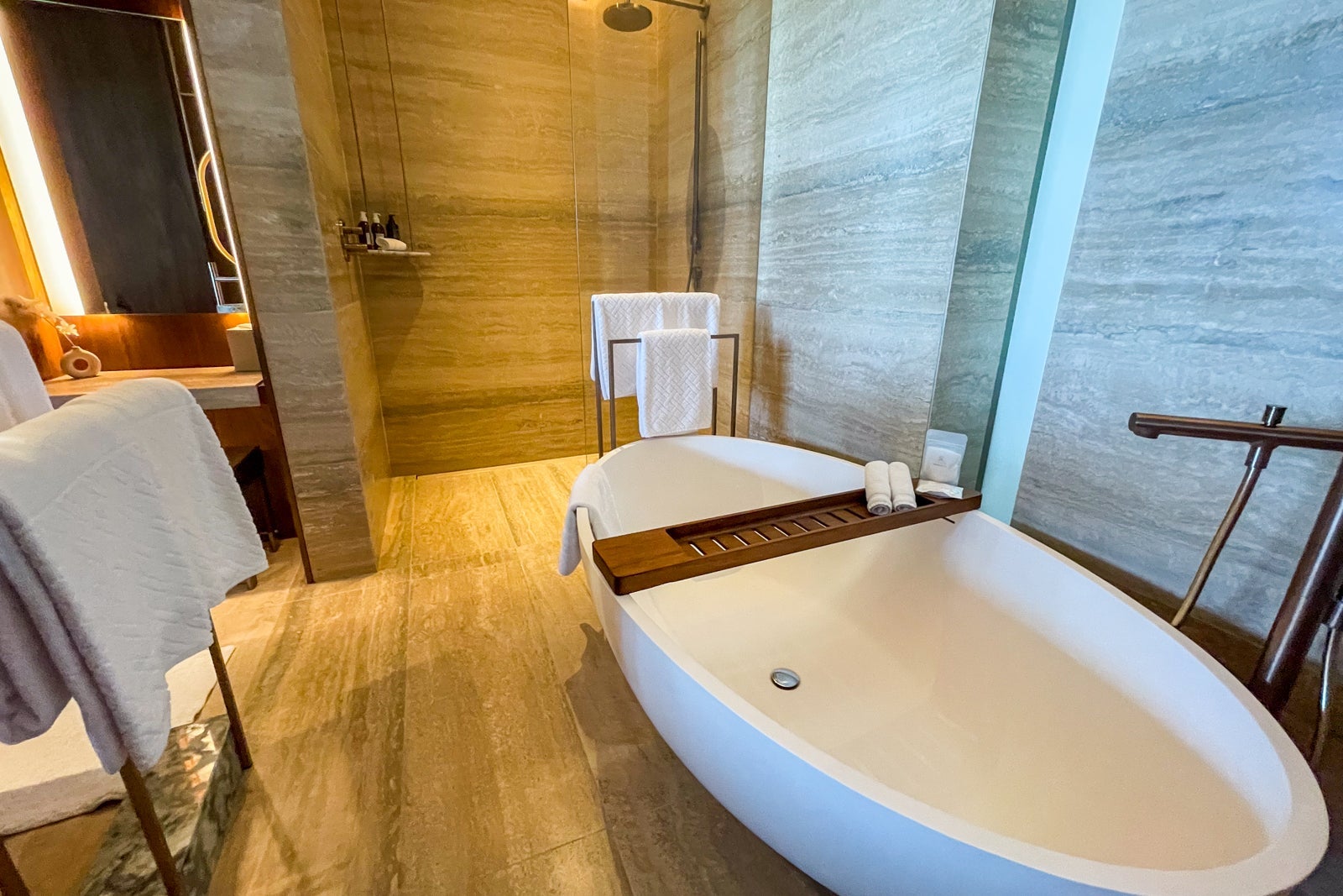 Grand Luxe walk-in shower. St. Regis Kanai Resort, Riviera Maya