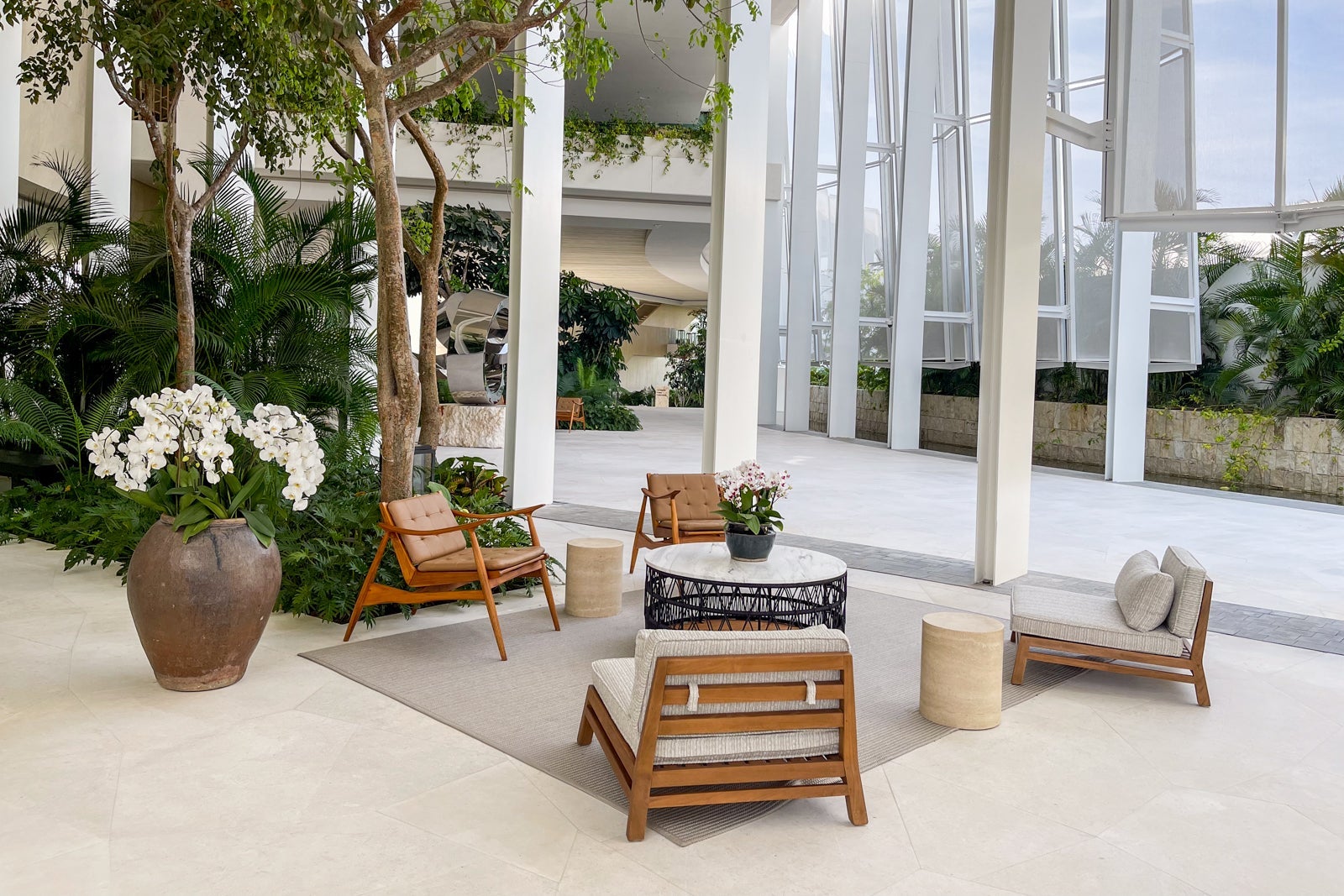 Outdoor lobby seating. St. Regis Kanai Resort, Riviera Maya