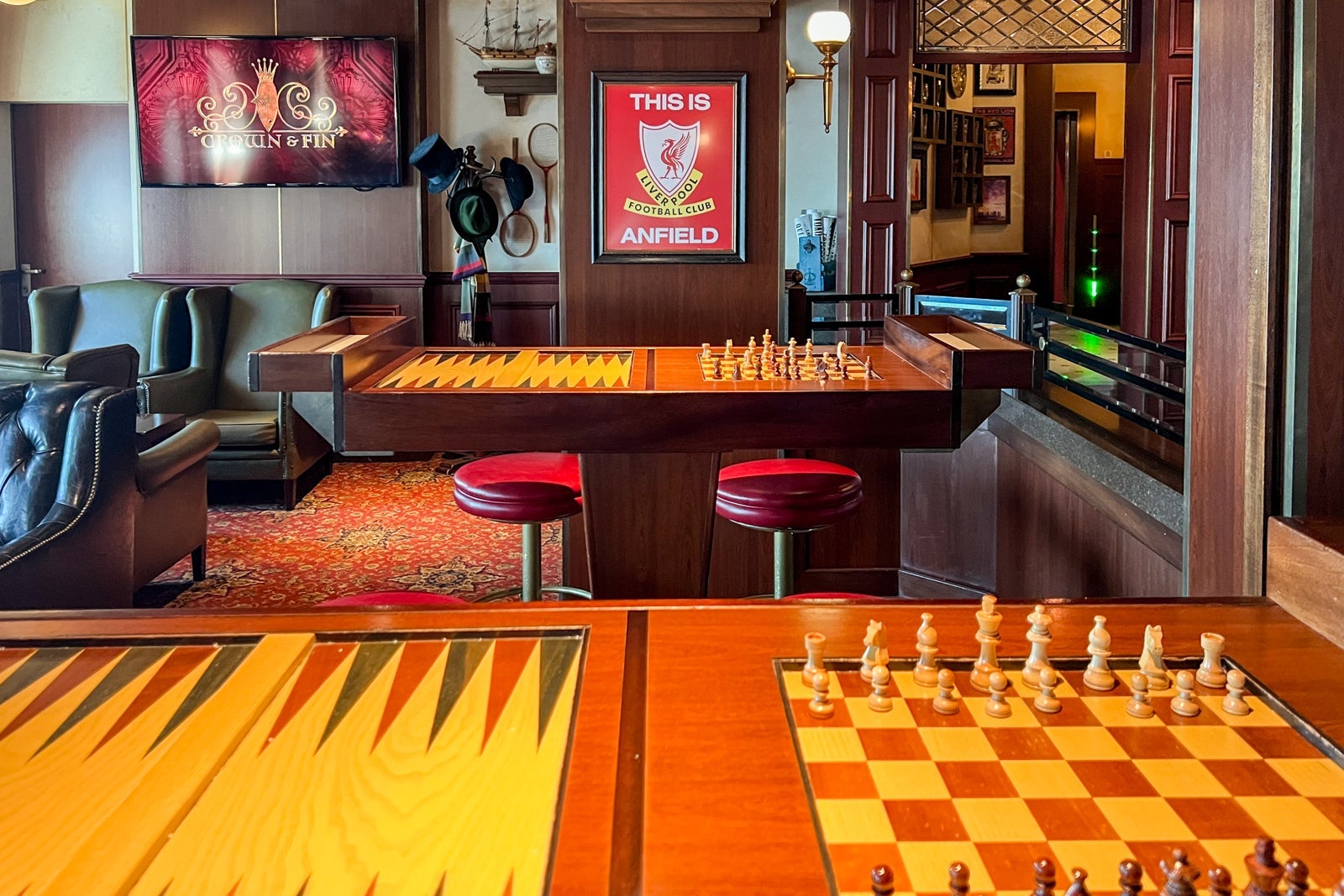 Crown and Fin pub on Disney Wonder