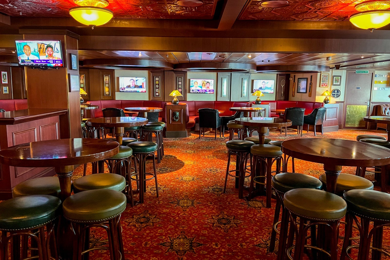 Crown and Fin pub on Disney Wonder
