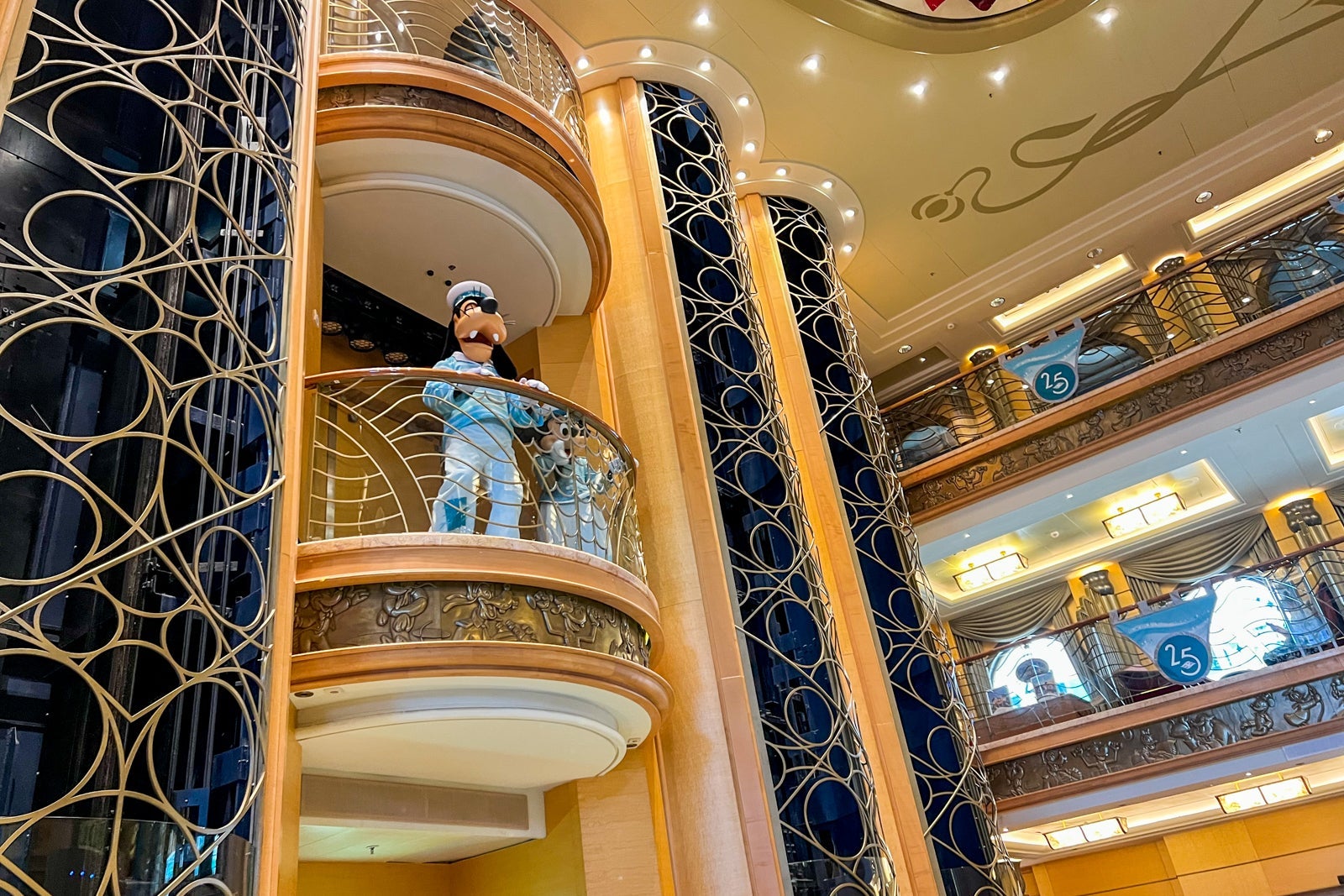 Disney Wonder atrium