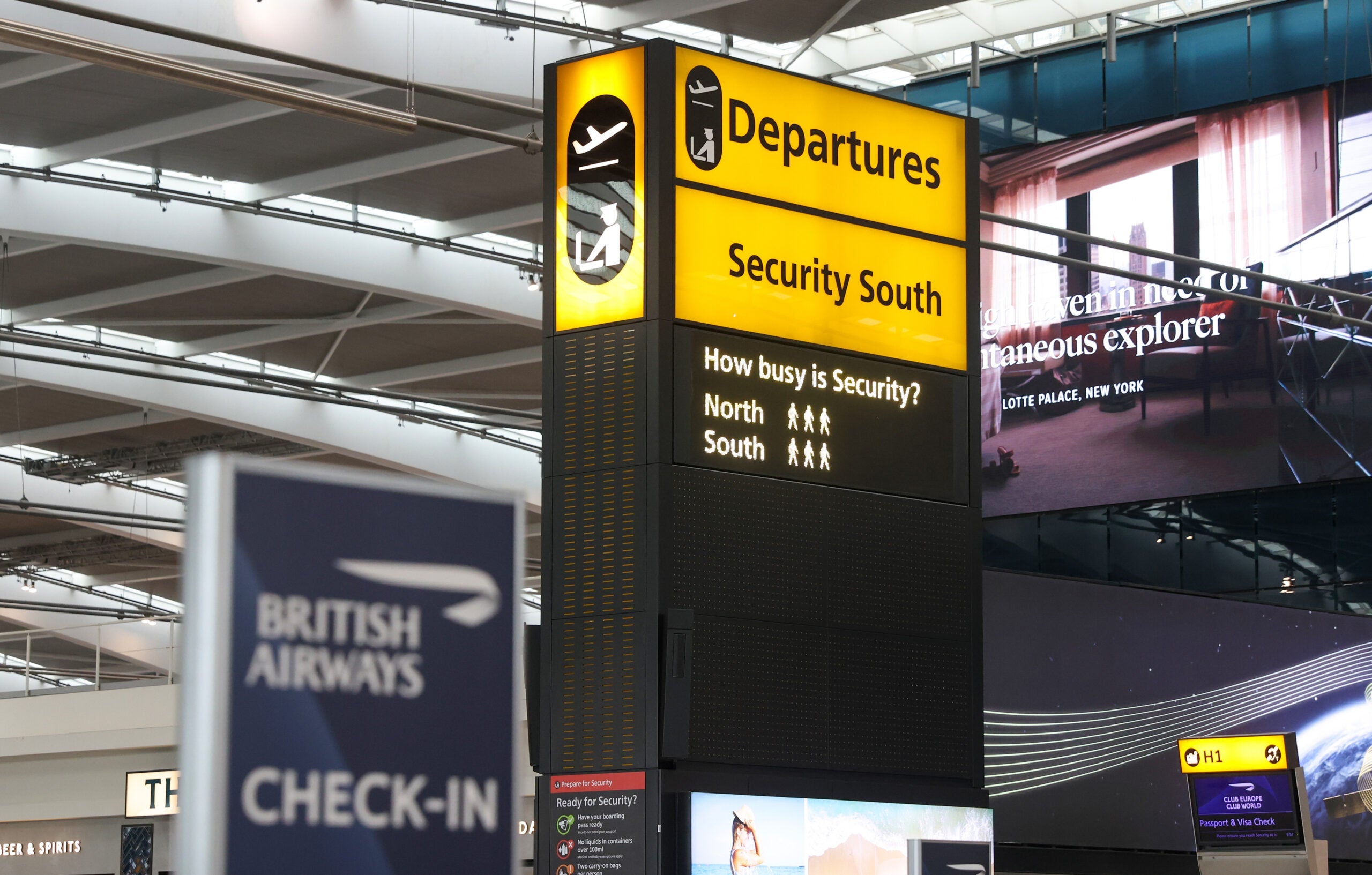 A sign indicating the length of the security queue