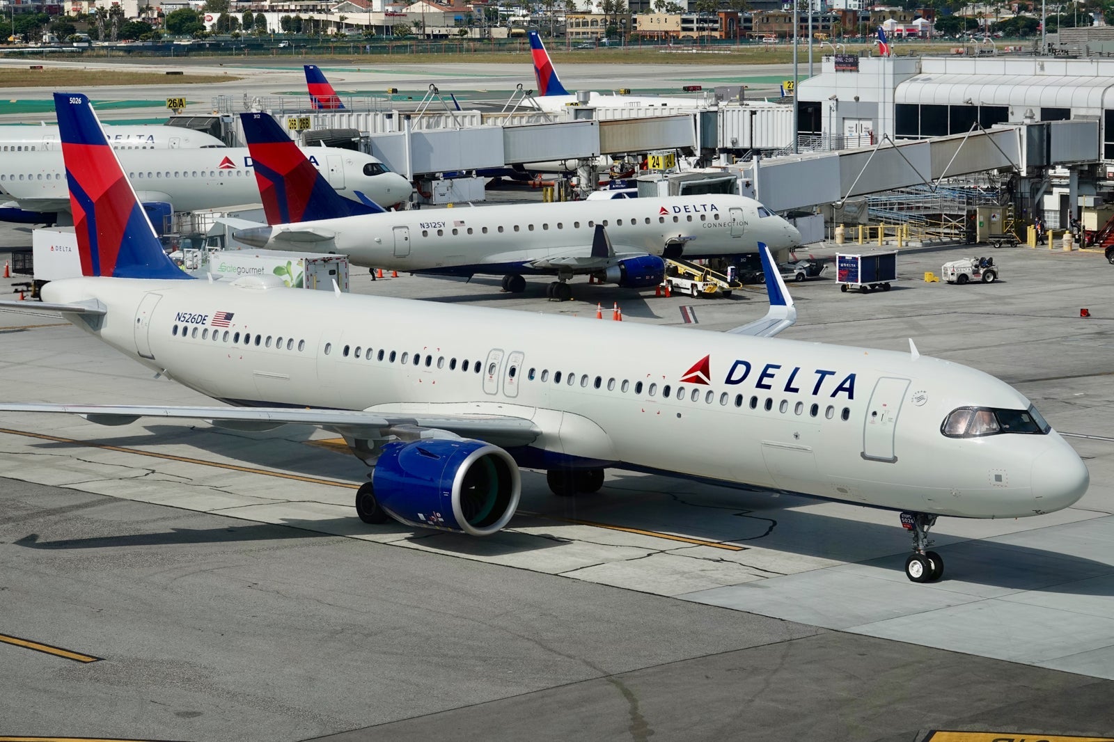 Delta now has free Wi-Fi on 1,000 planes, with rest of fleet coming in 2026