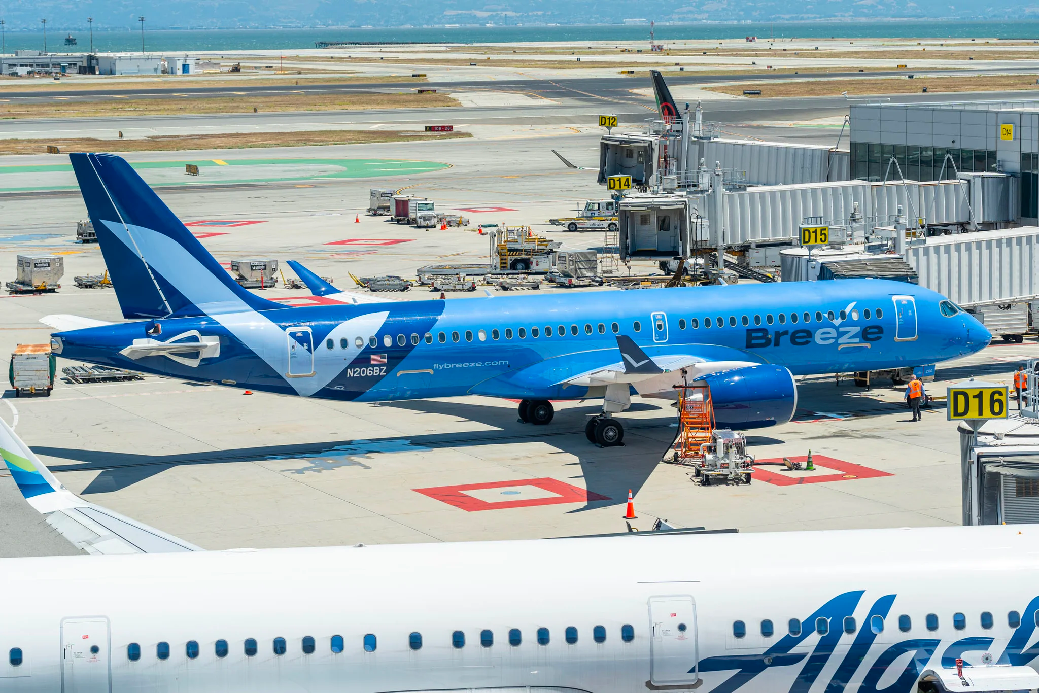 A Breeze Airways Airbus A220.