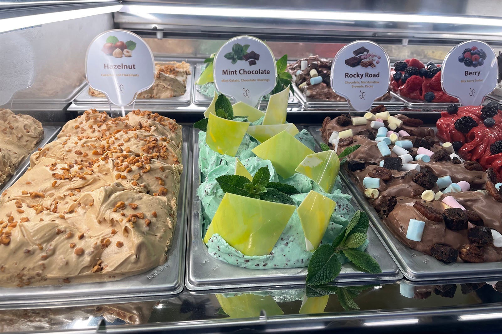 Tubs of gelato in multiple flavors