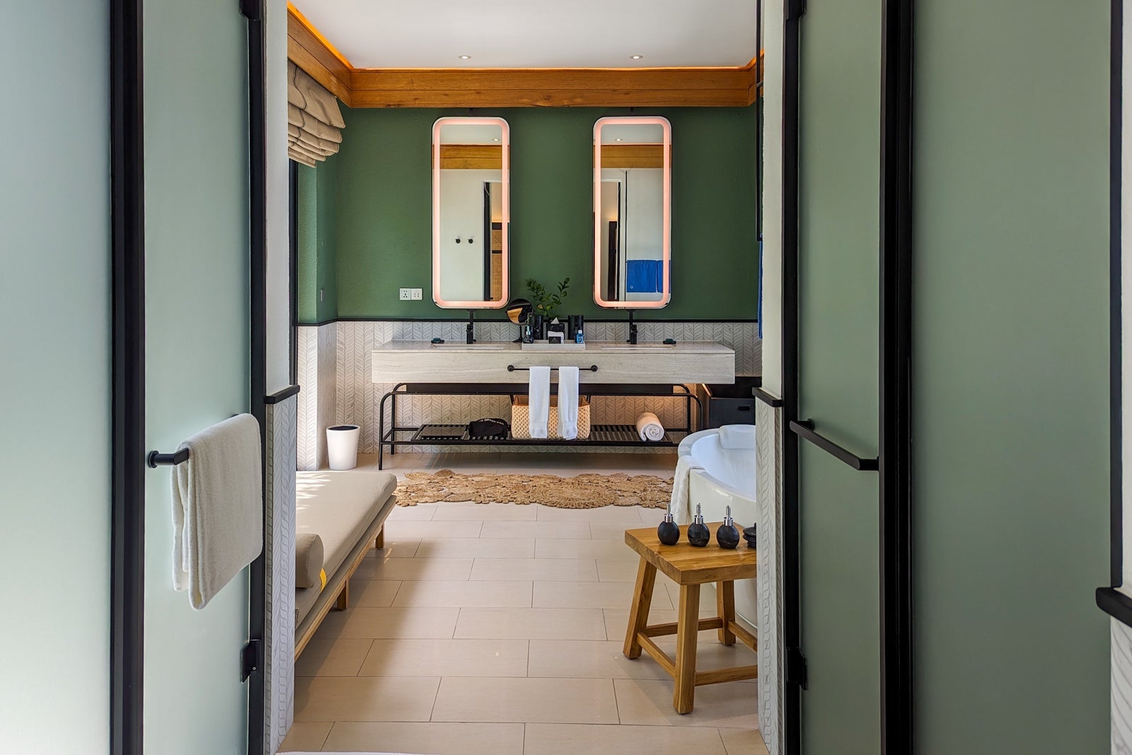 Hilton Maldives Amingiri bathroom