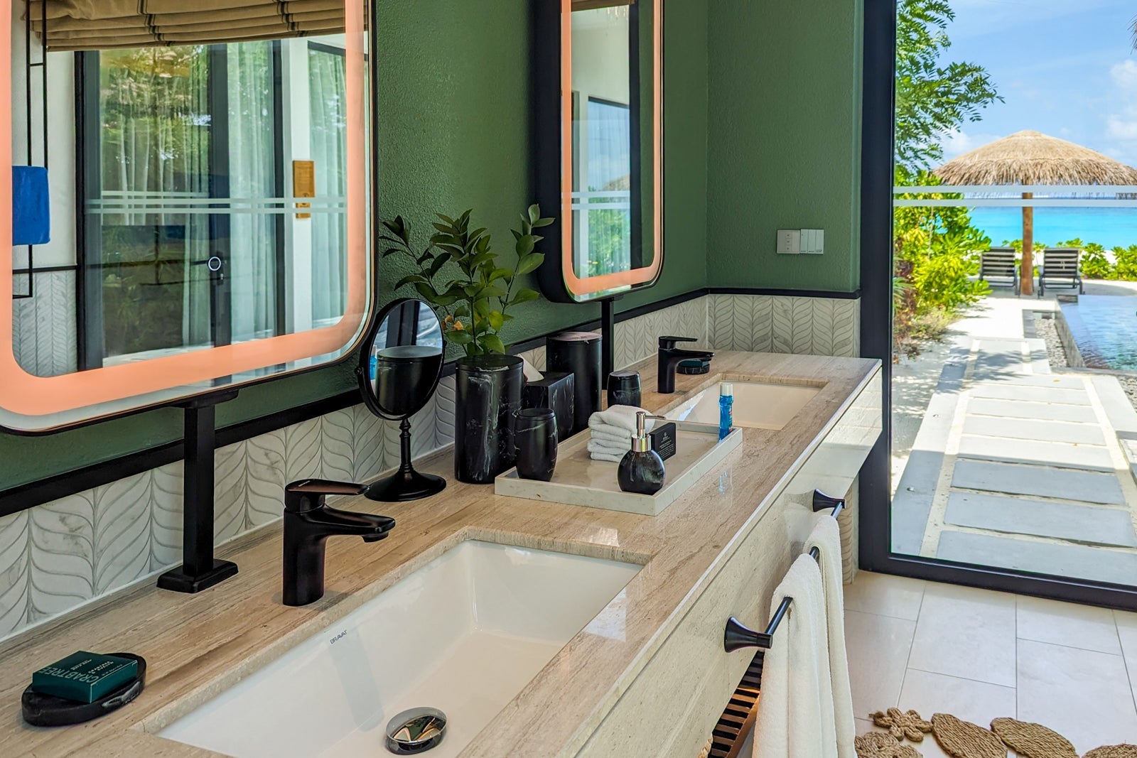 Hilton Maldives Amingiri bathroom