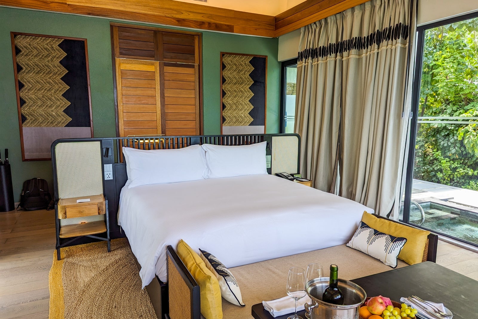 Hilton Maldives Amingiri beach villa bed