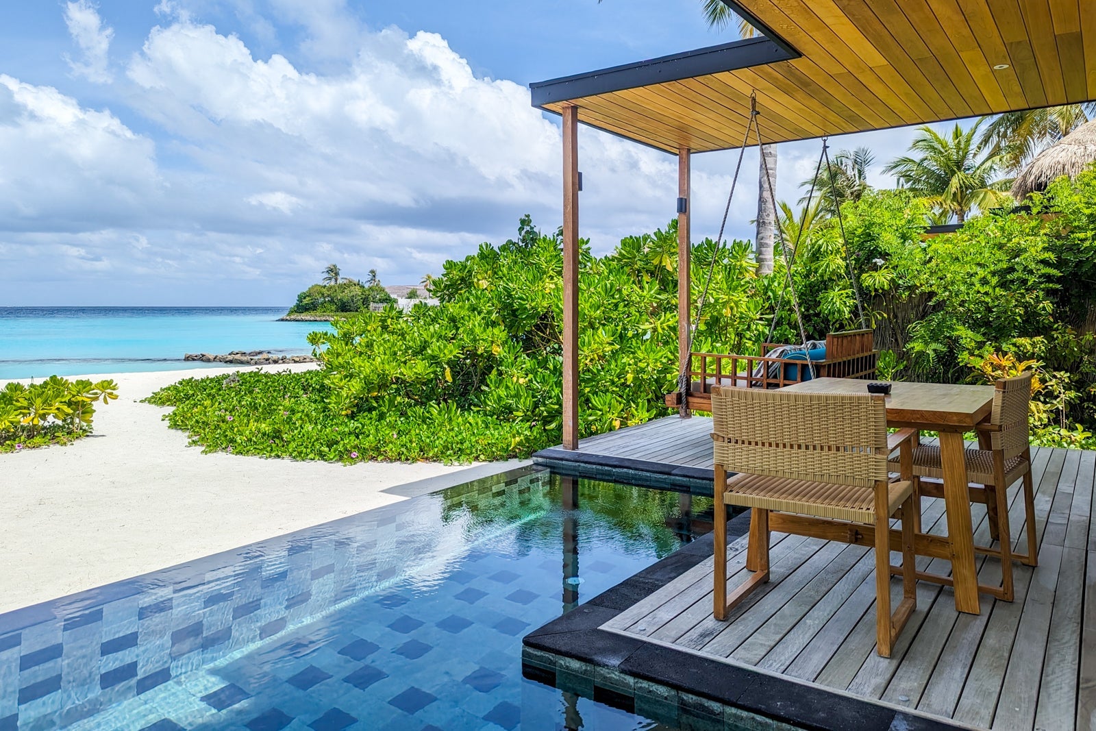 Hilton Maldives Amingiri beach villa pool