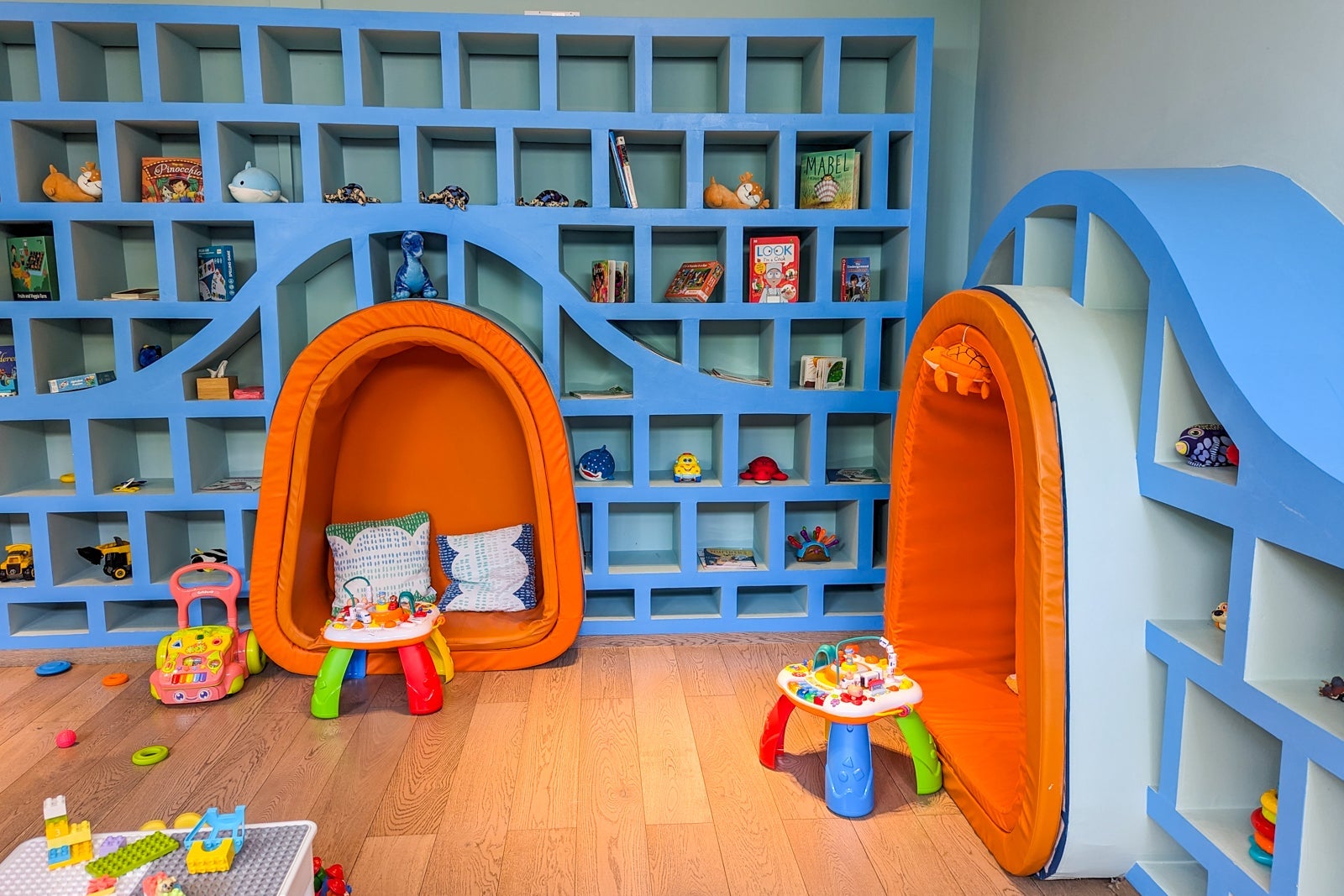 Hilton Maldives Amingiri kid's club