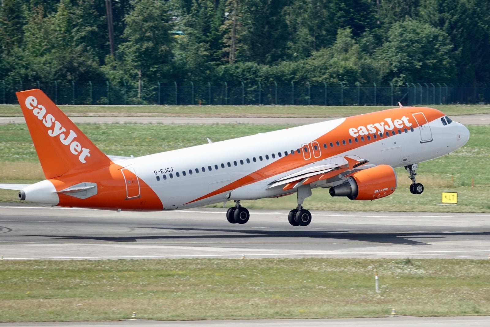 easyjet plane