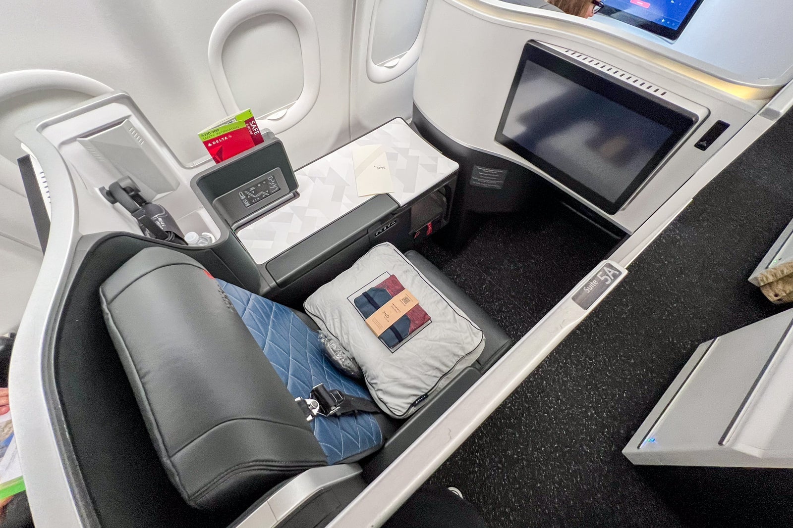 Delta One seat