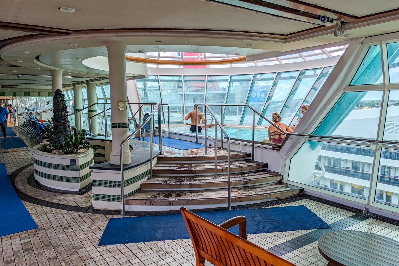 Independence of the Seas solarium.
