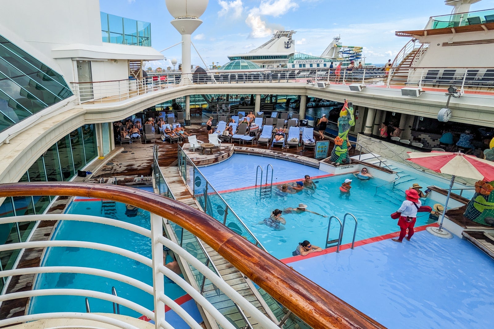 Independence of the Seas solarium.