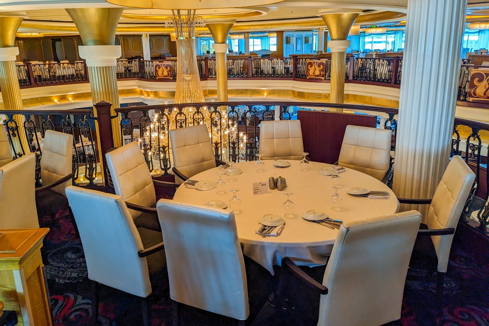 Main dining room on Independence of the Seas.