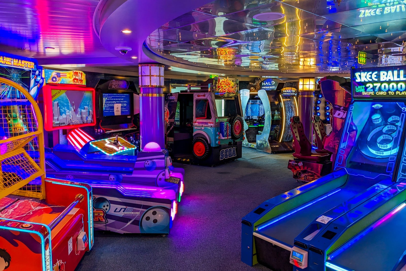 Arcade on Independence of the Seas.