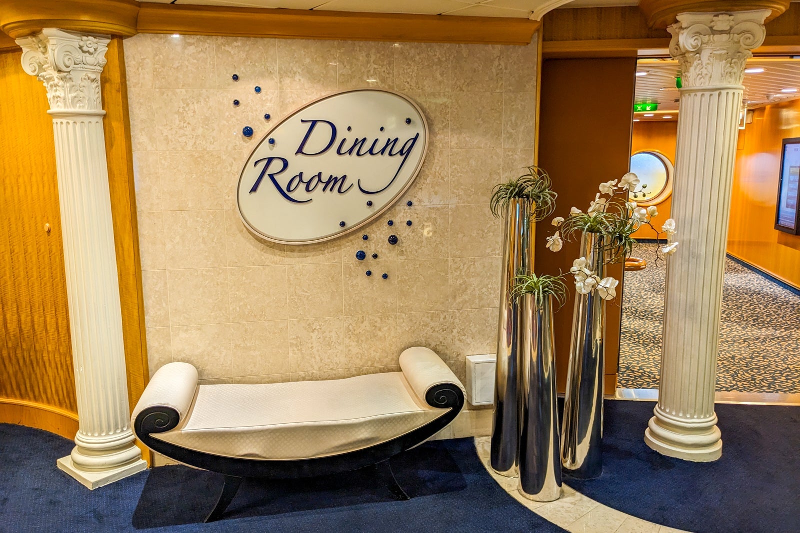 Main dining room on Independence of the Seas.