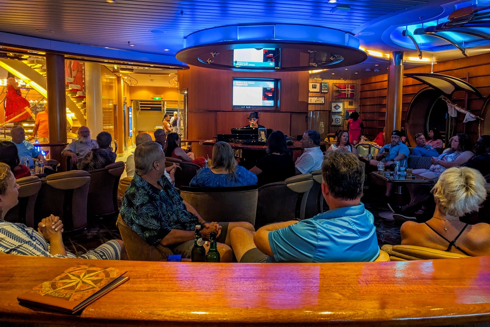 Schooner Bar on Independence of the Seas