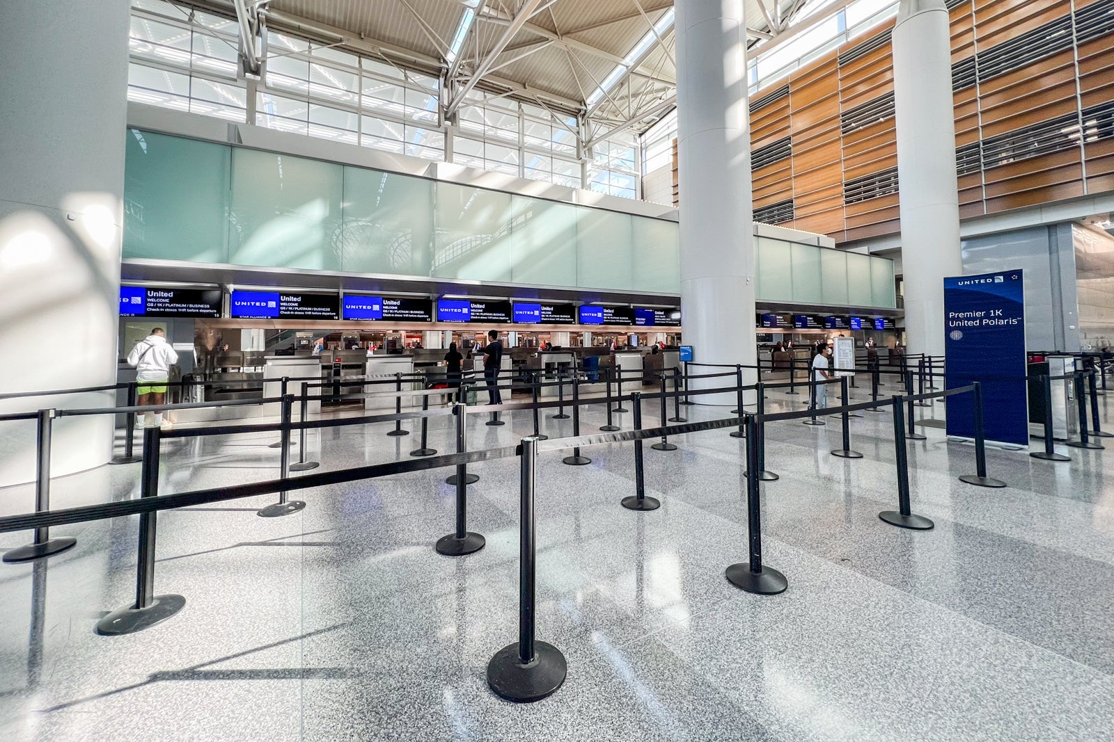 United counter at SFO