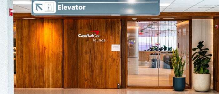 New Dulles Airport lounge