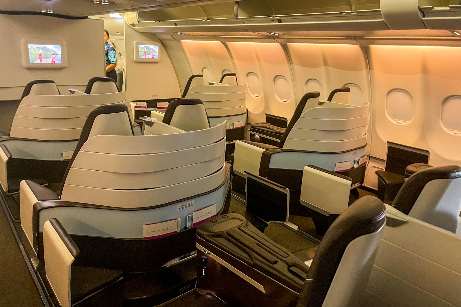 Hawaiian first class A330 back