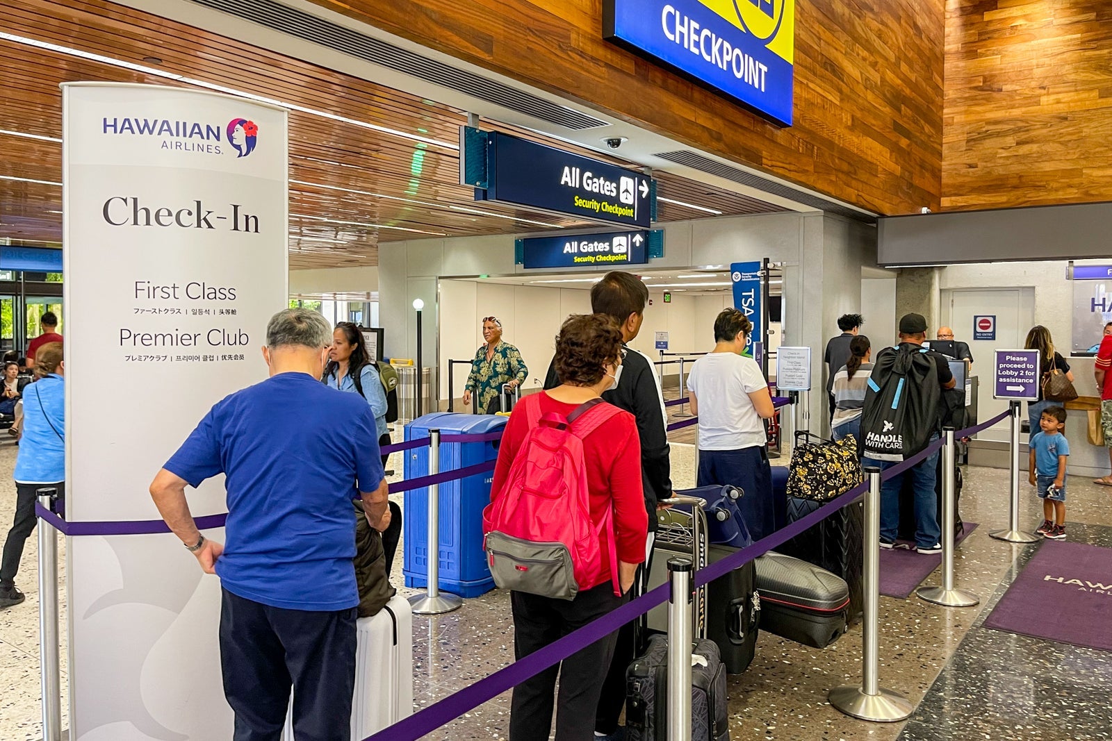 Check in line Hawaiian Airlines first class