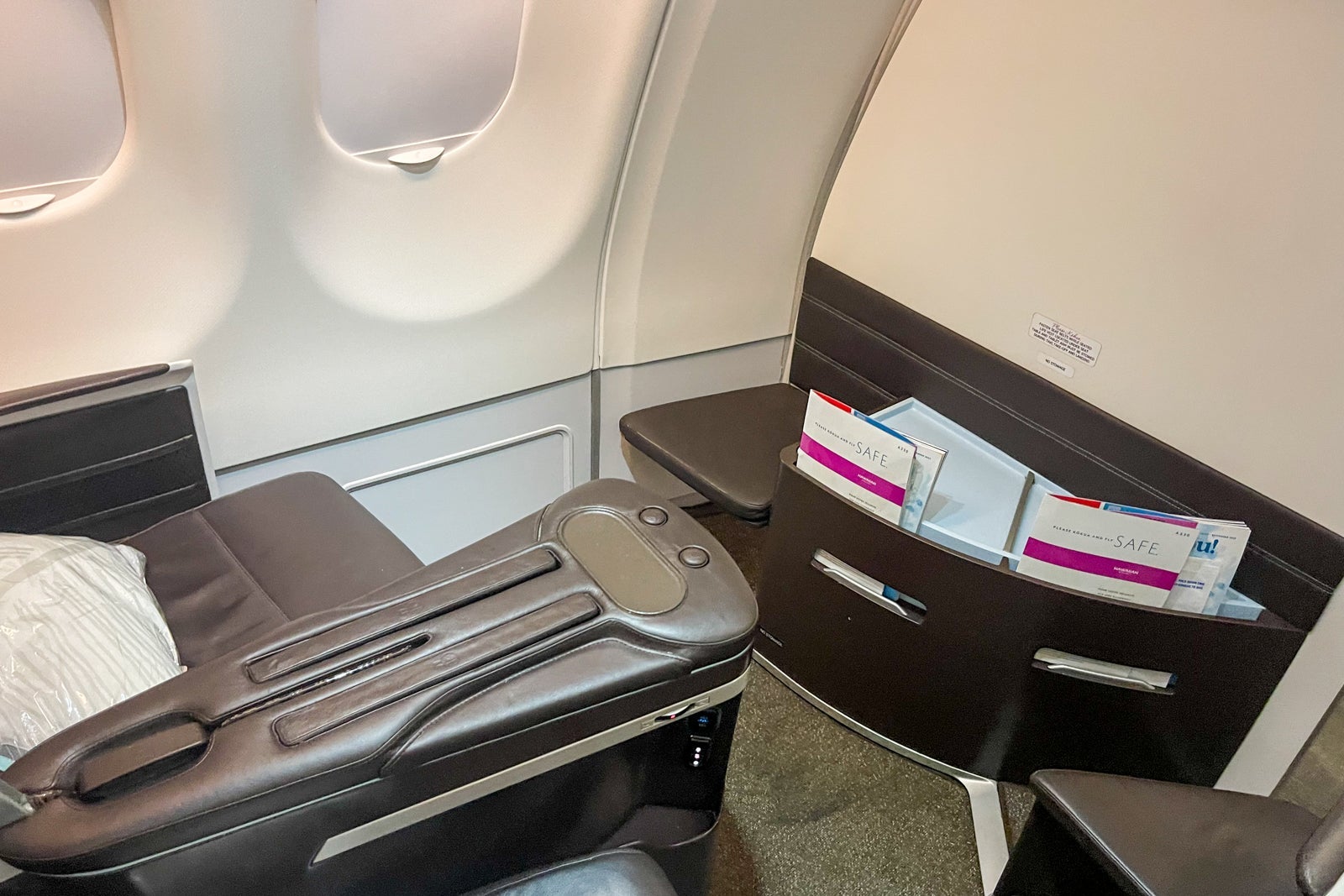 Legroom space on Hawaiian Airlines first class