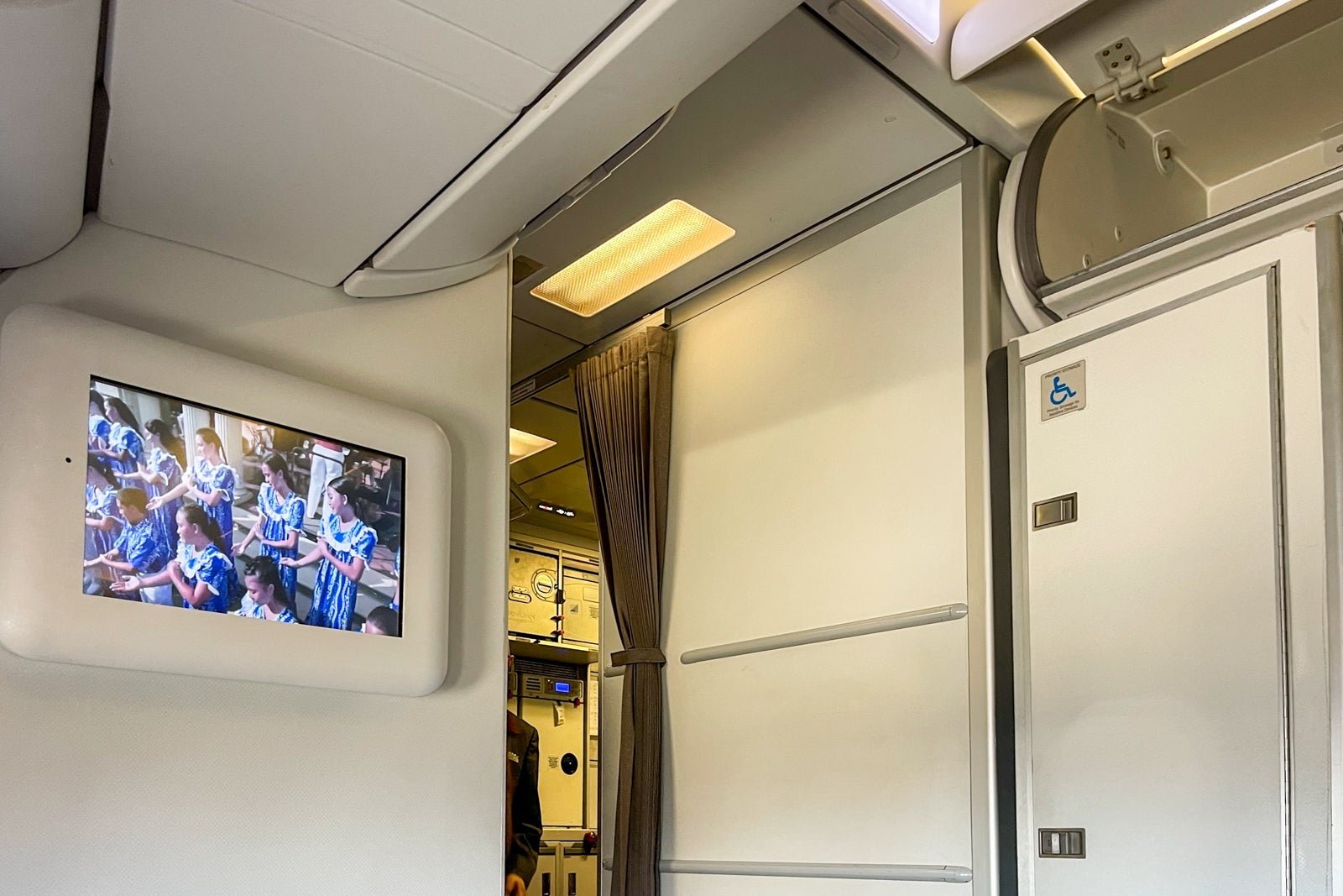 Forward monitor on Hawaiian Airlines first class