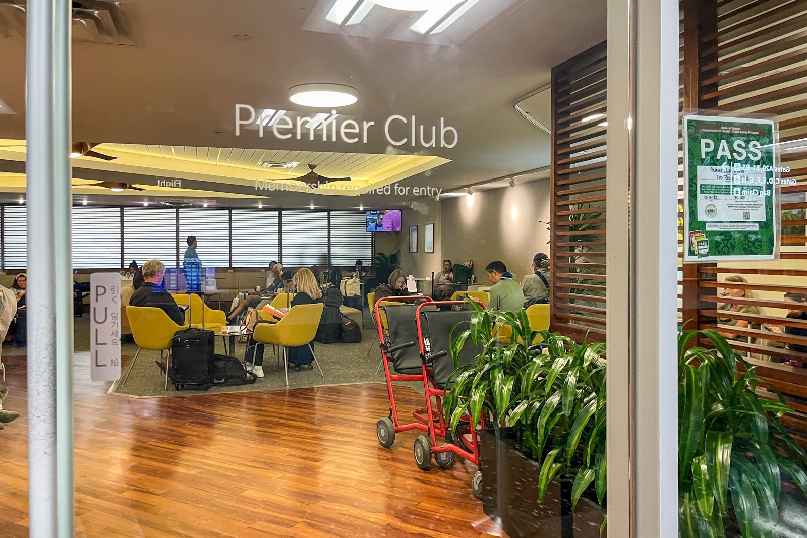 Hawaiian Airlines Premier Club entrance