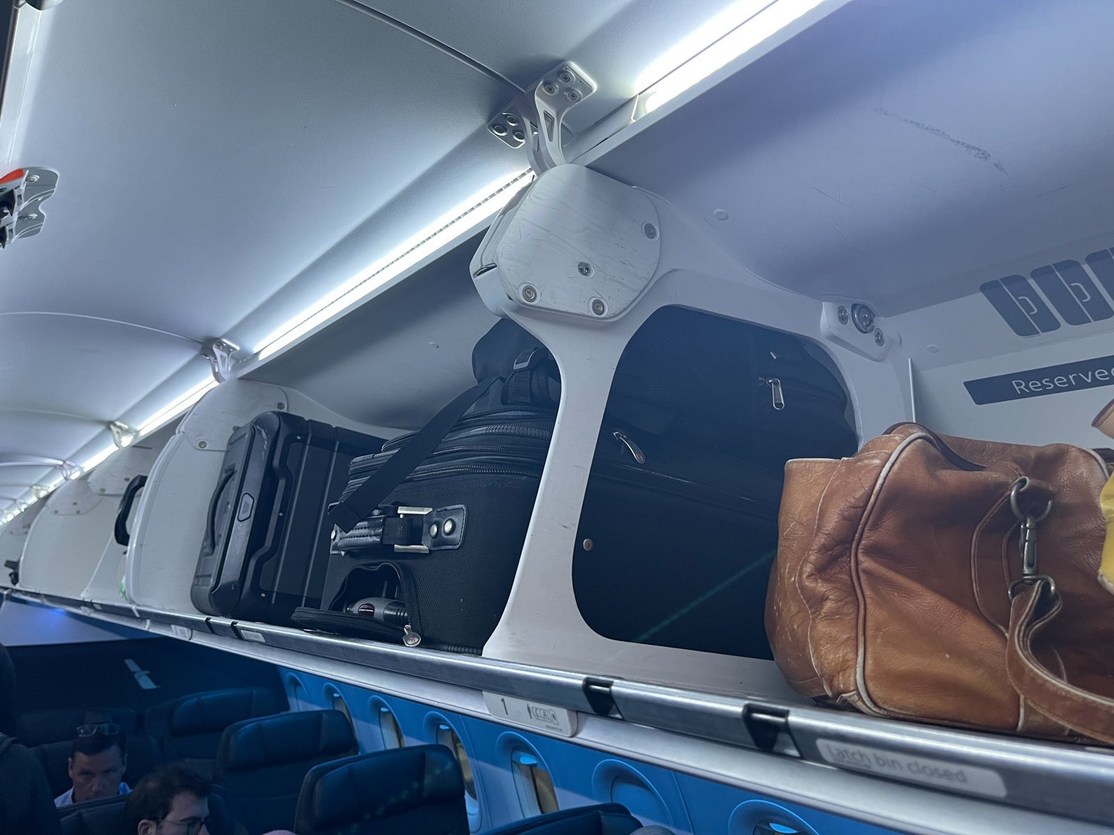 American Airlines A321neo overhead bins